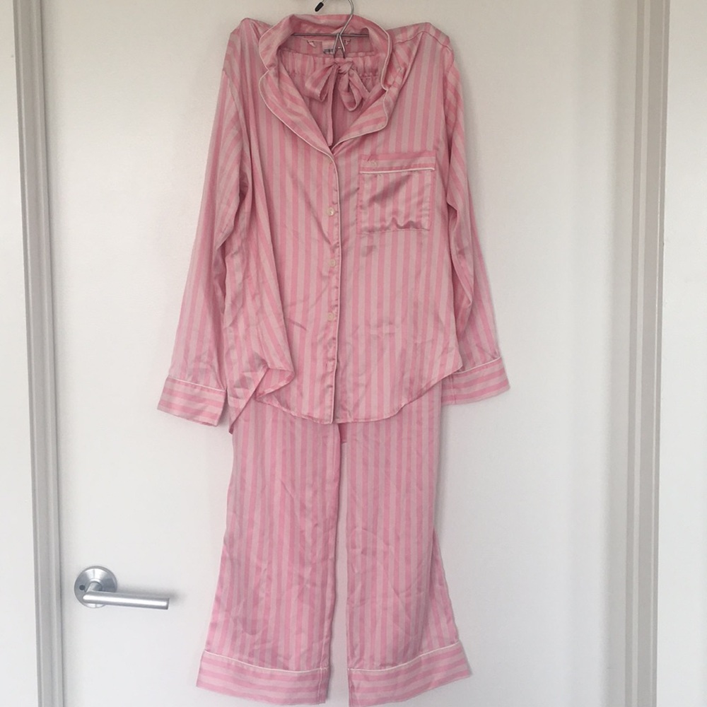 VICTORIA’S SECRET SATIN PJ SET